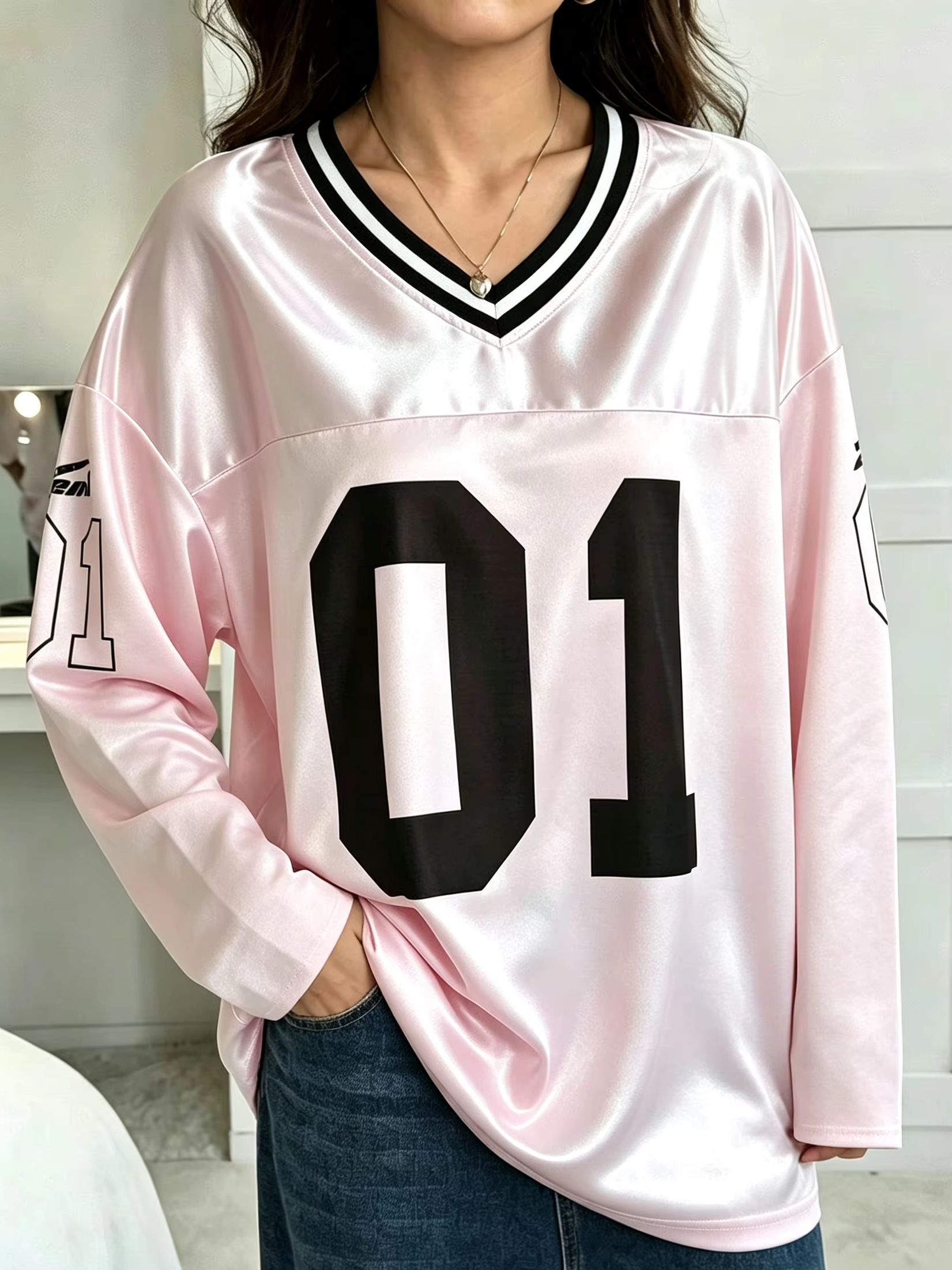 Vintage Fashion Women - เสื้อยืดแขนยาวผู้ชายผู้หญิงสไตล์วินเทจ ทรงโอเวอร์ไซส์ พิมพ์ลายเลข 01 คอวี แฟชั่นสปอร์ต