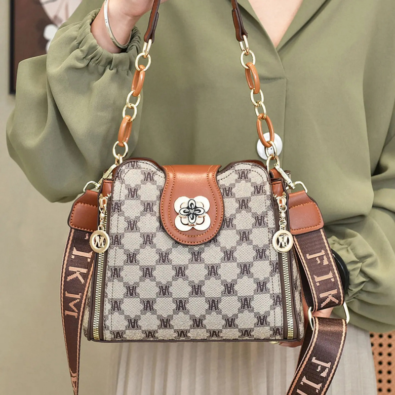 กระเป๋าสะพายไหล่พิมพ์ลายตัวอัก - Vintage Fashion Women บทวิจารณ์และราคา