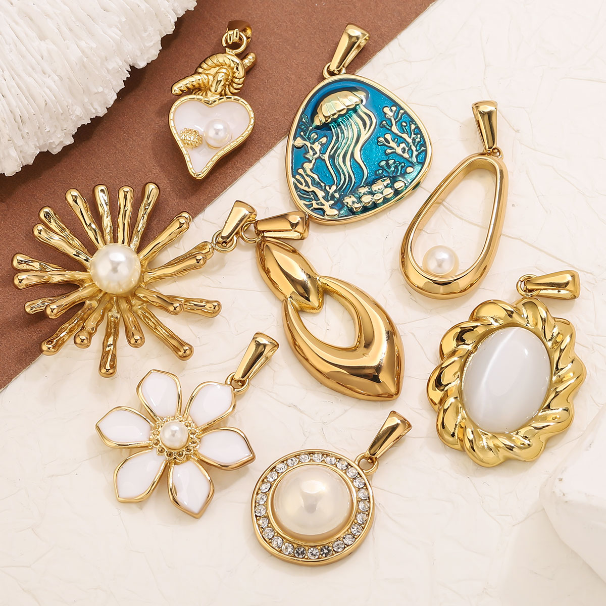 จี้ดอกไม้สแตนเลสชุบทอง 18K 1 ช - Vintage Fashion Nova บทวิจารณ์และราคา