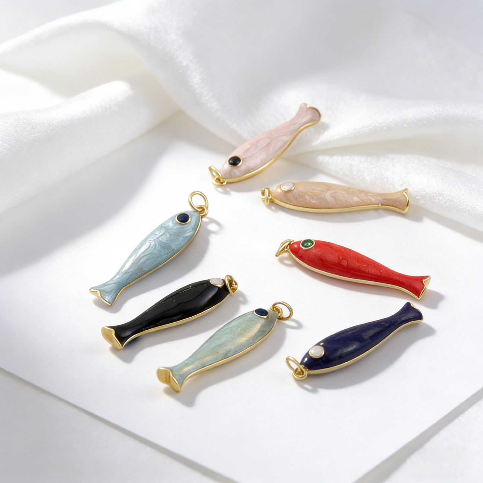 จี้รูปปลาทรงยาวหลากสีทองแดงวิน - Vintage Fashion Nova บทวิจารณ์และราคา